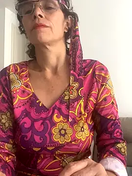 MireyaTorresGu online show from 10-31-25, 04:08