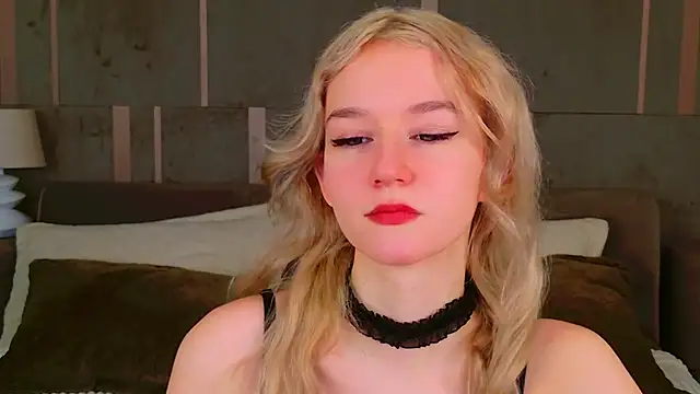 NaomiLoys online show from 02-10-25, 08:53