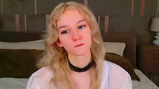 NaomiLoys online show from 02-11-25, 03:18