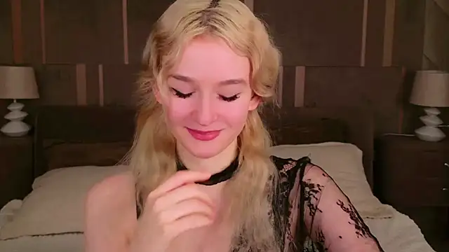 NaomiLoys online show from 02-25-25, 03:20