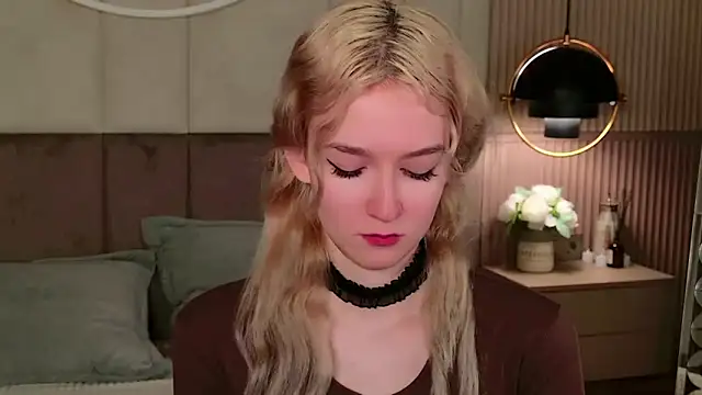 NaomiLoys online show from 02-25-25, 04:53