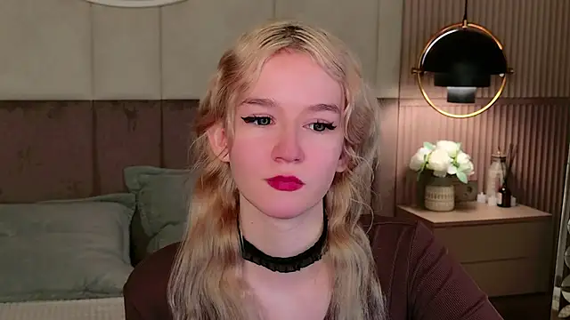 NaomiLoys online show from 02-25-25, 08:41