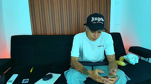 Zacktk7 online show from 02-25-25, 07:58