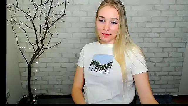 Queen ofLove online show from 03-21-25, 07:24