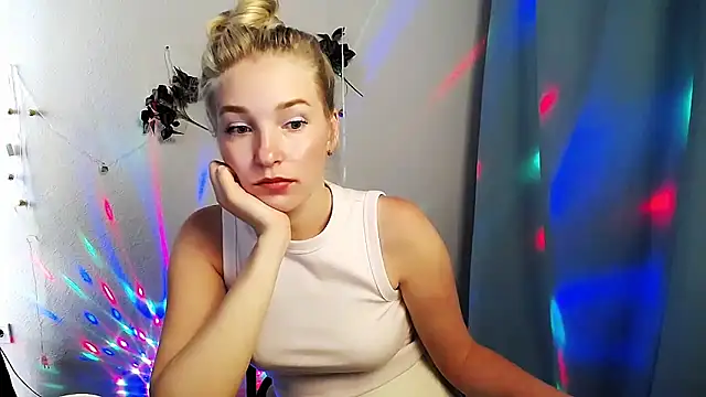 Queen ofLove online show from 05-24-26, 11:04
