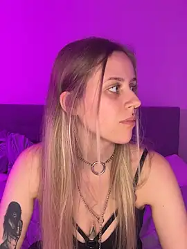 Snapshot of lunawolf21 chatting on 01-09-25, 07:50 lunawolf21 online show from 01-09-25, 07:50