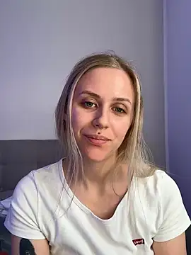 Snapshot of lunawolf21 chatting on 02-19-25, 07:28 lunawolf21 online show from 02-19-25, 07:28