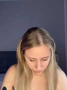 Snapshot of lunawolf21 chatting on 02-27-25, 07:12 lunawolf21 online show from 02-27-25, 07:12