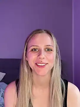 Snapshot of lunawolf21 chatting on 03-10-25, 08:15 lunawolf21 online show from 03-10-25, 08:15