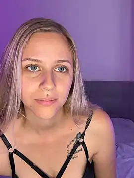 Snapshot of lunawolf21 chatting on 09-18-25, 06:26 lunawolf21 online show from 09-18-25, 06:26