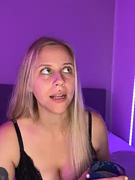 Snapshot of lunawolf21 chatting on 09-22-25, 06:26 lunawolf21 online show from 09-22-25, 06:26