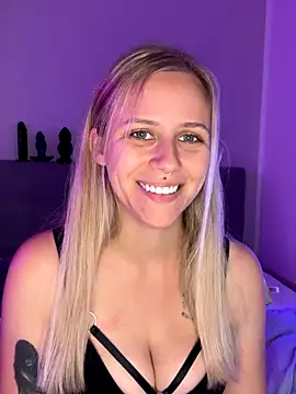 Snapshot of lunawolf21 chatting on 09-23-25, 06:38 lunawolf21 online show from 09-23-25, 06:38