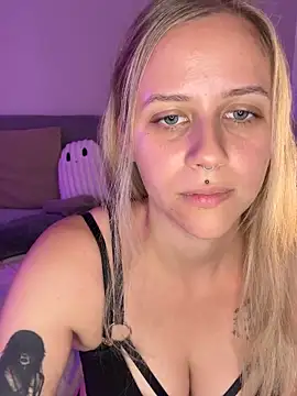 Snapshot of lunawolf21 chatting on 10-05-25, 09:07 lunawolf21 online show from 10-05-25, 09:07