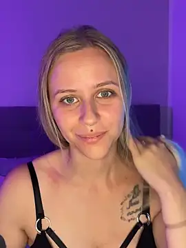 Snapshot of lunawolf21 chatting on 10-07-25, 06:21 lunawolf21 online show from 10-07-25, 06:21