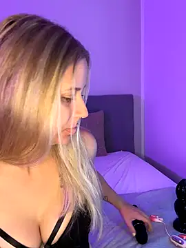 Snapshot of lunawolf21 chatting on 10-08-25, 06:22 lunawolf21 online show from 10-08-25, 06:22