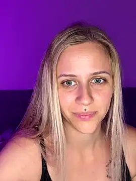 Snapshot of lunawolf21 chatting on 10-09-25, 06:39 lunawolf21 online show from 10-09-25, 06:39