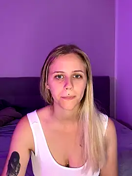 Snapshot of lunawolf21 chatting on 10-13-25, 06:24 lunawolf21 online show from 10-13-25, 06:24