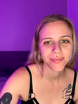 Snapshot of lunawolf21 chatting on 10-16-25, 06:25 lunawolf21 online show from 10-16-25, 06:25