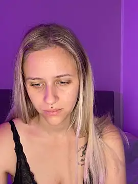 Snapshot of lunawolf21 chatting on 10-17-25, 06:27 lunawolf21 online show from 10-17-25, 06:27