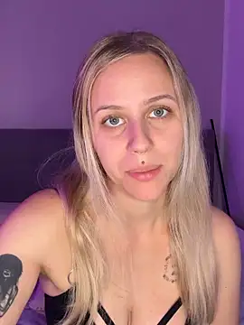 Snapshot of lunawolf21 chatting on 10-21-25, 06:47 lunawolf21 online show from 10-21-25, 06:47