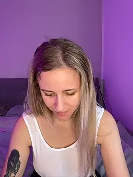 Snapshot of lunawolf21 chatting on 11-14-25, 07:29 lunawolf21 online show from 11-14-25, 07:29