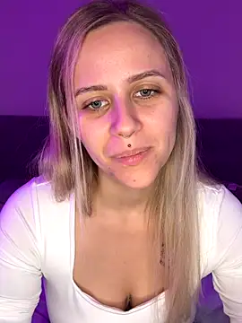 Snapshot of lunawolf21 chatting on 11-21-25, 07:29 lunawolf21 online show from 11-21-25, 07:29