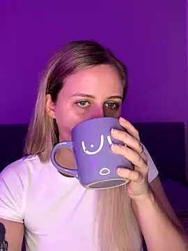 Snapshot of lunawolf21 chatting on 12-16-25, 07:35 lunawolf21 online show from 12-16-25, 07:35