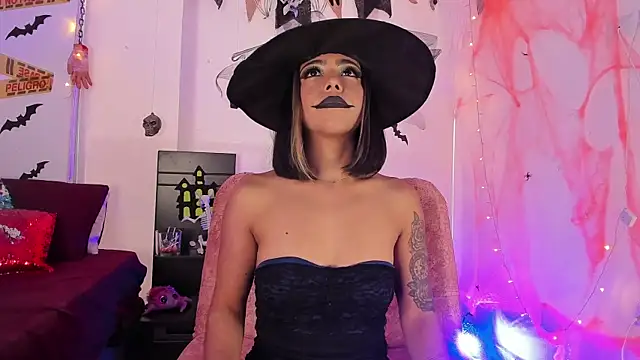 AndreaVelasco online show from 10-27-25, 06:23