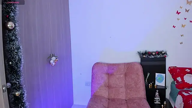 AndreaVelasco online show from 12-19-25, 09:11