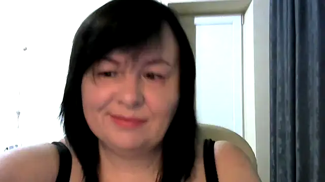 EmiliaLooo online show from 10-27-25, 04:05