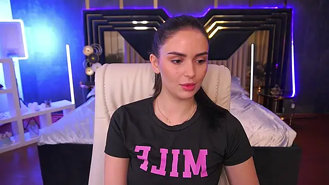 Snapshot of MilashaLovely chatting on 10-17-25, 06:05 MilashaLovely online show from 10-17-25, 06:05