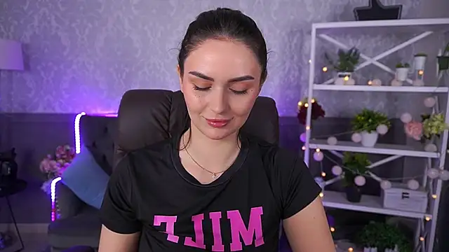 Snapshot of MilashaLovely chatting on 10-28-25, 07:23 MilashaLovely online show from 10-28-25, 07:23