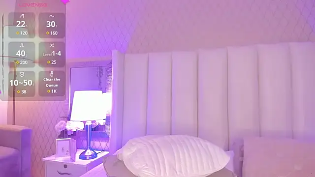 SophiaSmiiths  online show from 03-10-25, 11:38