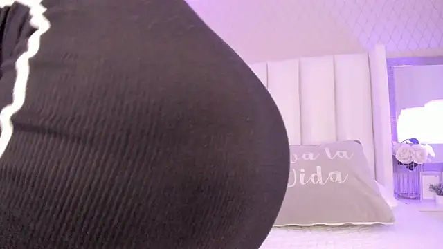 SophiaSmiiths  online show from 06-02-26, 07:49