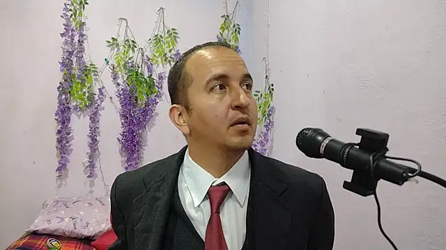 Snapshot of yazforeSolo chatting on 09-19-25, 02:18 yazforeSolo online show from 09-19-25, 02:18