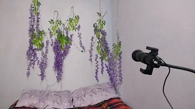 Snapshot of yazforeSolo chatting on 09-22-25, 02:08 yazforeSolo online show from 09-22-25, 02:08