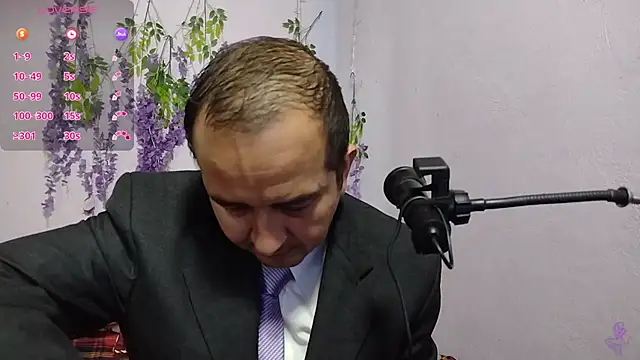 Snapshot of yazforeSolo chatting on 09-25-25, 01:04 yazforeSolo online show from 09-25-25, 01:04