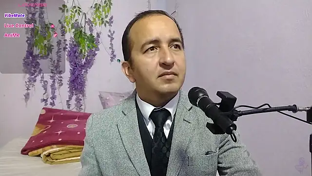 Snapshot of yazforeSolo chatting on 09-28-25, 03:28 yazforeSolo online show from 09-28-25, 03:28