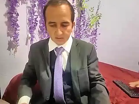 Snapshot of yazforeSolo chatting on 10-09-25, 02:37 yazforeSolo online show from 10-09-25, 02:37