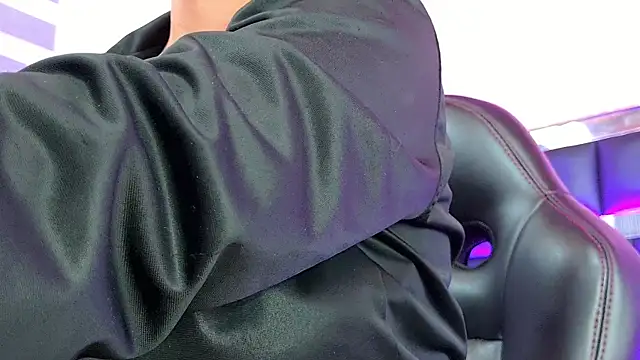 Sofia martiin online show from 10-17-25, 03:10