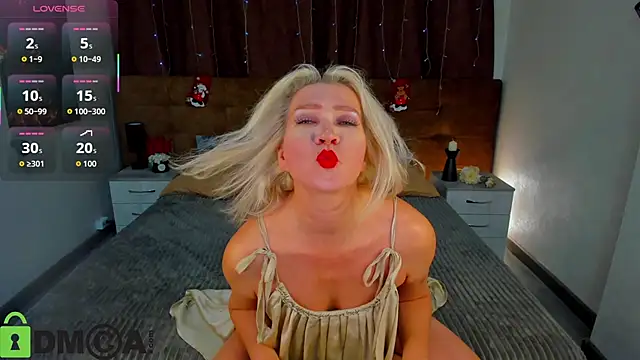 Luna  Lewis online show from 12-20-25, 08:43