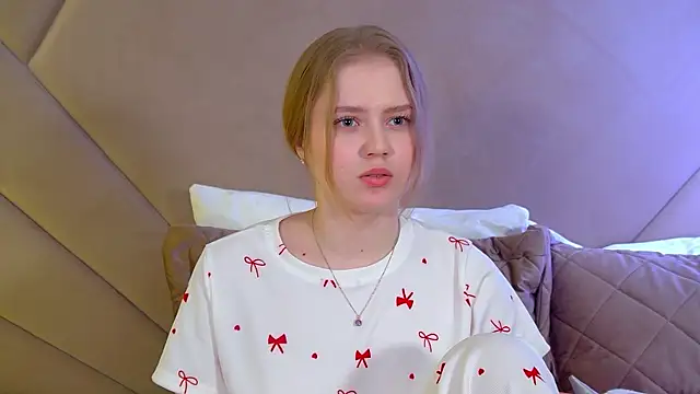 SelinSwarovski online show from 12-16-25, 04:28