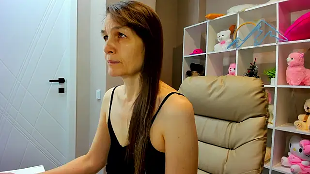 Snapshot of Lillian_White chatting on 01-05-25, 01:13 Lillian White online show from 01-05-25, 01:13