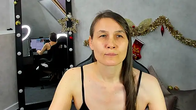 Snapshot of Lillian_White chatting on 01-08-25, 07:45 Lillian White online show from 01-08-25, 07:45