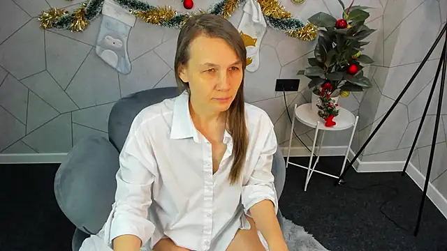 Snapshot of Lillian_White chatting on 01-10-25, 06:09 Lillian White online show from 01-10-25, 06:09