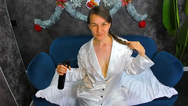 Snapshot of Lillian_White chatting on 01-14-25, 04:04 Lillian White online show from 01-14-25, 04:04