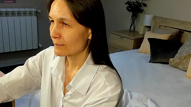 Snapshot of Lillian_White chatting on 02-08-25, 07:04 Lillian White online show from 02-08-25, 07:04