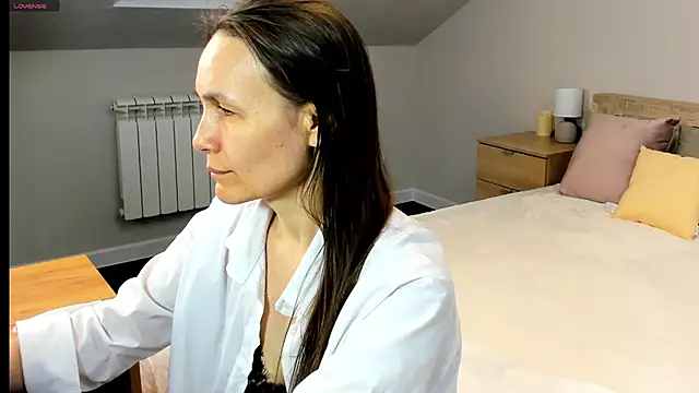 Snapshot of Lillian_White chatting on 02-22-25, 01:11 Lillian White online show from 02-22-25, 01:11