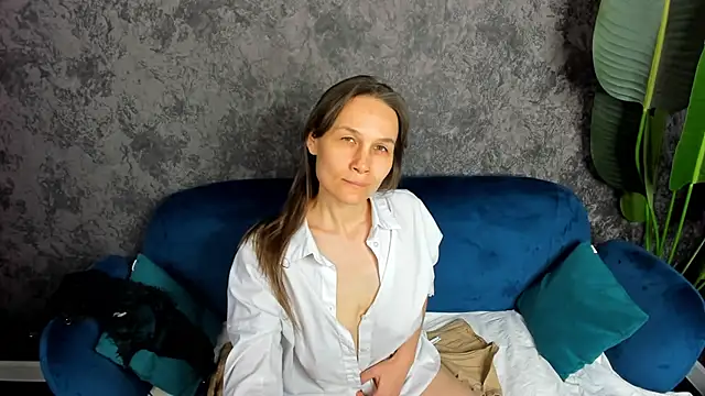 Snapshot of Lillian_White chatting on 02-23-25, 10:39 Lillian White online show from 02-23-25, 10:39