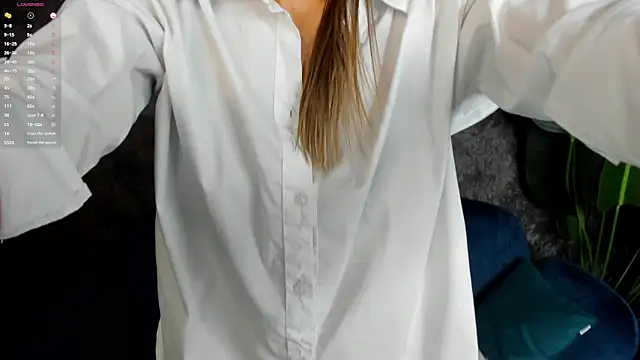 Snapshot of Lillian_White chatting on 02-24-25, 01:31 Lillian White online show from 02-24-25, 01:31